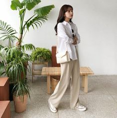 White Chuck 70 Outfit Woman, Converse Outfit Korean, Beige Converse Outfit, Chuck 70 Outfit Woman, Converse White Outfit, Converse Chuck 70 Outfit, Chuck 70 Outfit, Converse Fits, White Chucks