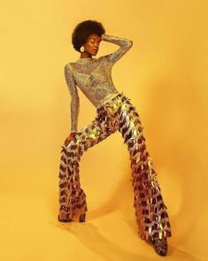 80s Disco Photoshoot, Disco Afro Woman, Disco Fashion Aesthetic, 70s Glam Outfit, 90s Disco Aesthetic, 70s Dance Outfit, 80s Mood Board, 70s Poses, 1970 Fashion Women