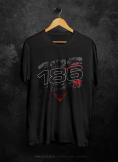 186KM/H T-Shirt Black Cotton T-shirt For Motorcycling, Black Graphic T-shirt For Motorcycling, Black Graphic Print T-shirt For Motorcycling, Sublimation Print Biker T-shirt With Crew Neck, Biker Style Crew Neck T-shirt With Sublimation Print, Motorcycling Graphic Print Crew Neck T-shirt, Cotton Letter Print T-shirt For Motorcycling, Graphic Cotton T-shirt For Biker Events, Pre-shrunk Crew Neck T-shirt For Biker Events