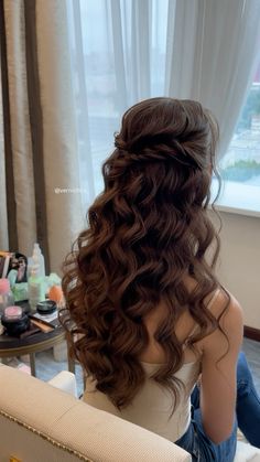 #мальвинка #локоны #прически #кудри #свадебнаяприческа #прическаневесты Long Wavy Wedding Hair, Hairstyles For Layered Hair, Birthday Hair, Braids For Long Hair, Latest Hairstyles, Bridal Hair And Makeup, Layered Hair