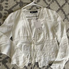 White Top. Brand New Zara Fitted Blouse For Spring, Fitted Zara Blouse For Spring, Zara Aesthetic, Aesthetic Indie, Zara Blouse, Zara White, Blouse White, White Blouse, Zara Tops