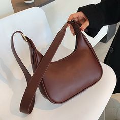 Urban Texture, Simple Handbags, Bags Style, Retro Handbags, Casual Crossbody Bag, Leather Travel Bag, Shoulder Bags For Women, Trending Handbag, Leather Bag Women