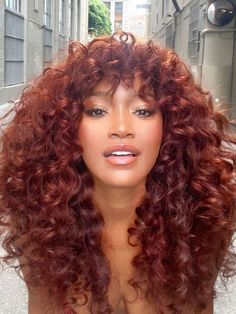 Hair Color For Dark Skin Tone, Hair Color For Dark Skin, Red Curly Hair, Colored Curly Hair, Hair Color Auburn, Keke Palmer, Celebrity Hair Stylist, Hair Color Highlights, Auburn Hair