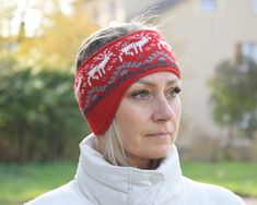 The knitted fleece-lined Red winter headband is inspired by Nordic and Scandinavian styles. The headband is made out of lambswool. It has a fair isle pattern and is suitable both for men and women. The hat is perfect for the winter season. It is soft and warm and it also might be a suitable accessory for skiing experiences. If you are looking for a high-quality Christmas present or just casual accessories for cold winter days, these products will be just for you. SIZE: Wrap a measuring tape arou Adjustable Red Winter Headband, Red Adjustable Headband For Winter, Adjustable Red Headband For Winter, Head Bandage, Motif Fair Isle, Crochet Winter Hats, Winter Headband, Women Headband, Winter Headbands