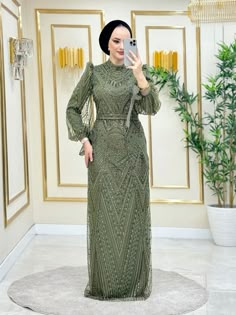 Eid Fashion, Party Wear Gowns, Modest Evening Dress, Modern Dresses, Gown Inspiration, Prom Dresses Modest, Bridesmaid Ideas, Pose Idea