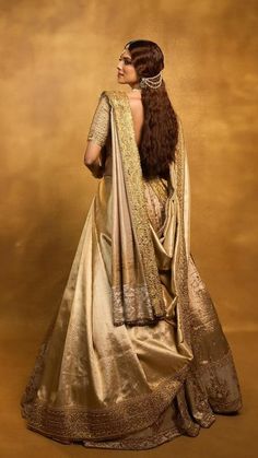 Golden South Indian Saree, Gold Tissue Saree With Contrast Blouse, Winter Saree Look For Wedding, Reception Saree Look For Bride, Golden Bridal Saree, Lengha Ideas