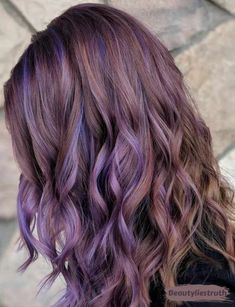 Purple Highlights: 25 Trending Hair Color Ideas 2024 Brown Hair With Purple Highlights, Brown Hair With Purple, Hair With Purple Highlights, Hair With Purple, Brown Hair With Highlights And Lowlights, Trendy We Fryzurach