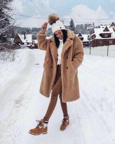 Mode Au Ski, Snow Outfits For Women, Cute Winter Coats, Winter Outfits Snow, Cute Hiking Outfit, Winter Mode Outfits, Pijamas Women, Winter Coat Outfits, Ski Outfit