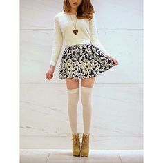 White Skater Skirt, Mode Casual, Looks Chic, White Wall, Outfit Casual, Young Woman, Outfits Casuales