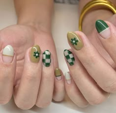 Mix And Match Nails, Match Nails, Kutek Disney, Quick Nail Art, Minimal Nails Art, Retro Nails, Vintage Nails