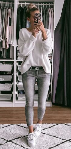 Grey Jeans Outfit, Outfits To Copy, Cute Spring Outfits, Grunge Look, Outfit Jeans, Mode Casual, Outfits Spring, Looks Chic, Grey Jeans