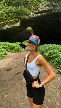 Cali Hiking Outfit, Hiking Vacation Outfits Summer, Mexico Hiking Outfit, Hiking Outfit Summer Hawaii, Vacation Hiking Outfits, Hawaii Hiking Outfit Summer, Hiking Outfit Inspo Summer