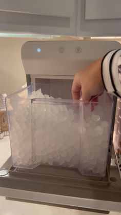 Ice Video, Pretty Alcoholic Drinks, Nugget Ice Maker, Ice Water, Ice Machine