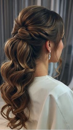 Wedding Hair Styles Curly, Pretty Curly Hairstyles Natural Curls, Prom Hair Curly, Belle Hair, Bridesmaid Hair Inspo, Belle Hairstyle, Elegant Updos, Hair Guide