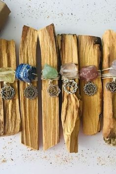 Meditation Accessories, Witch Diy, Crystal Guide, Best Meditation, Cadeau Diy, Smudge Sticks, Nature Crafts, Crystal Grid