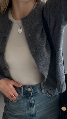 Casual And Classy Outfits For Women, Green Knit Cardigan Outfits, Grey Button Up Cardigan Outfit, Grey Cardigan Outfit Casual, Grey Outfits For Women, Gray Cardigan Outfit, Grey Cardigan Outfit, Outfits With Grey Cardigan, Grey Sweater Outfit