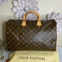 Louis Vuitton Monogram Speedy 40 * Excellent Condition * Date Code Th1022 * Comes With Dust Bag * Made In France Speedy 40 Louis Vuitton, Speedy 30 Louis Vuitton Bag, Lv Speedy 25 Bandouliere, Speedy 40, Louis Vuitton Speedy 25 Monogram, Speedy Damier Ebene, Louis Vuitton Speedy 30 Bandouliere Damier Ebene, Bags Louis Vuitton, Louis Vuitton Bags