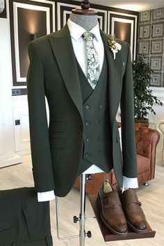 Giancarlo Fashion Deep Green Peaked Lapel Close Fitting Prom Suits Business Suits For Men, Three Piece Suit Mens, 3 Piece Suit Men, Green Suit Men, Green Wedding Suit, Men's Business Suits, Suits Men Business, Mens Business