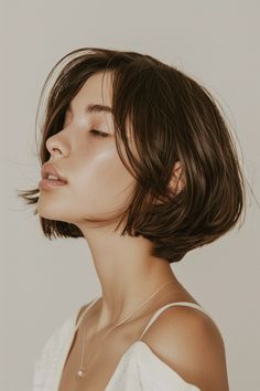 25 Trendy Ear Length Short Bob Hairstyles to Try in 2024 Pretty Haircut, Short Hair Highlights, Trendy Bob Hairstyles, Stacked Bobs, Chin Length, Choppy Bob, Chin Length Hair, Lob Haircut, Low Maintenance Hair