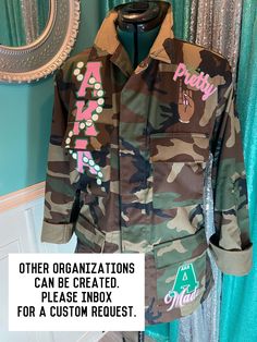 ‼️READ SIZE CHART TO ORDER CORRECT SIZE‼️ NO REFUNDS OR EXCHANGES. NO EXCEPTIONS ‼️ Cotton/Poly blend camo jacket. Medium weight fabric. Greek logo of your choice. With 2 pocket logo details and back of jacket customization. Back of jacket can be line name and number. All details on the jacket are vinyl. Aka Pearls, Aka Party, Customized Jacket, Relaxed Clothing, Camo Gear, Sorority Clothes, Portsmouth Va, Army Fatigue, Aka Sorority