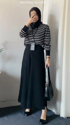 Office Wear Hijab Work Outfits, Muslimah Work Outfit, Muslimah Office Wear, Office Look Hijab Casual, Formal Hijab Outfit Work, Ootd Office Work Hijab, Office Hijab Outfit, Smart Casual Hijab Outfits