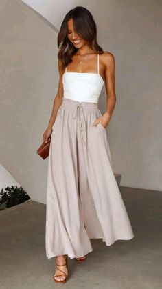 Sukienki Maksi, Body Plus Size, Mode Tips, Casual Wide Leg Pants, Pantalon Large, Looks Chic, Smart Design, High Waisted Trousers, Wide Leg Trousers