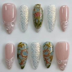 10Pcs Handmade Manicure Medium Almond Fake Nails 2024 New Cute Flowers Limited Press On Nails Design Gold Press On Nails, Nails With Charms, Nails Medium Almond, Glass Nails Art, Retro Nails, Gold Nail Designs, Press On Nails Medium, Medium Almond, Pretty Gel Nails