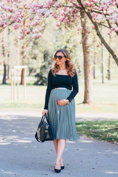 Skirt Pregnancy Outfit, Maternity Business Attire, Mum Wardrobe, Pregnancy Outfits Casual, Cute Church Outfits, Pregnancy Outfit, Maternity Work Clothes, Clothes For Pregnant Women