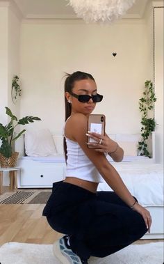 Outfit Pics Mirror, Concert Outfit R And B, Poolside Pictures Instagram Casual, Brunette Outfits Summer, Ποζες Instagram Selfie, Mirror Selfie Inspo Aesthetic, Mirror Instagram Pictures, Inspi Photo Instagram, Insta Mirror Pic Ideas