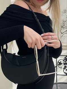 Polene Paris Shoulder Bag, Polene Bag Number 10, Crossbody Bag Polene, Outfits With Black Purse, Polene Bag Outfit 10, Polene Paris Bag Outfit, Polene Umi Bag Outfit, Polene Dix Outfit, Black Polene Bag