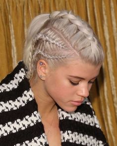 Viking Braids Female Short Hair, Viking Braids, Viking Hair, Hair Braid Videos, Shirt Hair, Sofia Richie, Penteado Cabelo Curto, Brown Blonde Hair, Braids For Short Hair