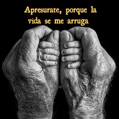 two hands holding each other with the words, appreciate porque la via se me arriga