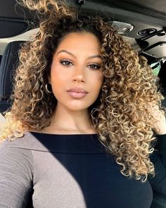 Side Braid With Curls, Highlights Curly Hair, How To Curl Short Hair, Blonde Curly Hair, Dyed Natural Hair, Braids With Curls