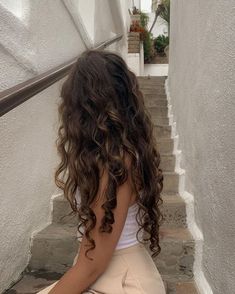 Pelo Ondulado Natural, Long Wavy Hair, Dream Hair, Long Curly Hair, Long Curly, Aesthetic Hair, Gorgeous Hair, Pretty Hairstyles, Wavy Hair