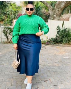 Styling A Satin Skirt Plus Size, How To Style Silk Skirt Plus Size, Silk Skirt Outfit Plus Size, Skirts For Curvy Women, Silk Skirt Outfit Classy, Satin Skirt Outfit Classy, Stylish Business Outfits