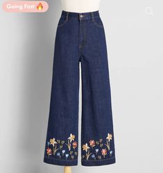 Pant Embroidery, Jeans Bordados, Embroidery Pants, Myanmar Dress Design, Stylish Maternity Outfits, Fashion Top Outfits, Everyday Fashion Outfits, Quick Outfits, Frocks For Girls