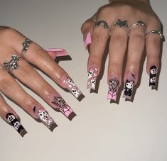 Cute Nails With Charms, Kuromi Nails Acrylic, Hello Kitty Halloween Nails, Chunky Nails, Nails October