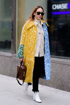 The Best Street Style From New York Fashion Week Fall 2018 Outfits New York, Coat Street Style, New Street Style, Nyfw Street Style, Fashion Street Style, Style Coat, The Best Street Style, Street Style Winter