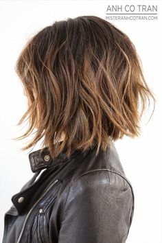 textured bob with highlights Shaggy Bob Haircut, Brunette Bob, Wavy Bob Haircuts, Messy Bob Hairstyles, Thick Hair Cuts, Choppy Hair, 2015 Hairstyles, Short Hairstyle