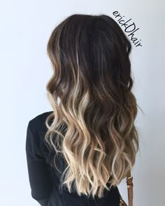 Highlighted Ends Of Hair Brunettes, Brown Hair Lighter Ends, Dark Brown Hair With Lighter Tips, Ombre Hair Dark To Blonde, Blonde On The Ends Of Hair, Brown Hair With Blonde On Ends, Ombré Dark To Light, Blonde At The End Of Brown Hair, Dark Roots To Light Brown Hair