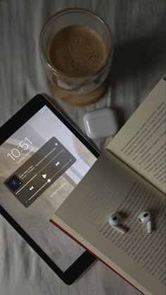 Reading Books Photography Photo Ideas, Ipad Photo Aesthetic, Ipad And Coffee Aesthetic, Ipad Aesthetic Instagram Story, Coffee Ipad Aesthetic, Airpods Story Instagram, E Books Aesthetic, Ipad And Airpods Aesthetic, Book With Coffee Aesthetic