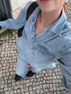 Thifted denim shirt, baggy jeans, silver jewellery #lgbtq #denim #wlw #outfit #ootd Wlw Outfit, Denim On Denim, Double Denim, Baggy Jeans, Denim Shirt