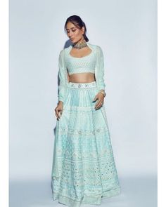 Top 9 Lehenga Trends We Saw At The Ambani Wedding! #shaadiwish #indianwedding #akashambaniwedding #akkustoletheshlo #kareenakapoorkhan #manishmalhotra Raw Silk Lehenga, Sabyasachi Lehenga, Black Lehenga, Blue Lehenga, Indian Look, Big Fat Indian Wedding, Manish Malhotra, Kareena Kapoor Khan, Kareena Kapoor