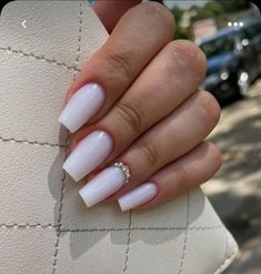 White Nails Gems, Nails Gems, Nail White, Fake Nails White, White Gel Nails, Power Of Makeup, Colored Acrylic Nails, White Acrylic Nails, Summery Nails