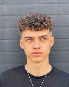 Mens Curly Hairstyles Short, Curly Men Hair, Mens Curly Hair, Boys Haircuts Curly Hair, One Length Haircuts, Messy Hair Boy, Curly Hairstyles For Men