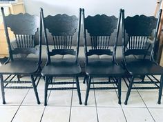 six black chairs are lined up in a row on the floor next to each other