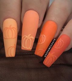 Top 23 Spooky Disney And Cute Halloween Nails | Nails Art Ideas in this video you watch Halloween nails most of nails ideas is so unique ideas for this video so please watch this video because this video is very informative for you and twenty two plus Halloween nails ideas. Samhain Nails, Unghie Sfumate, Pumpkin Nails, Fall Acrylic Nails