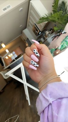 Trendy Acrylic Nails Coffin Short Pink, Nails With Cow Design, Cow Coffin Acrylic Nails, Pastel Pink Nails Acrylic Design, Coffin Acrylic Nails Cow Print, Acrylic Nails Ideas Cow Print, Acrylic Nail Cow Print, Nails Inspiration Cow Print