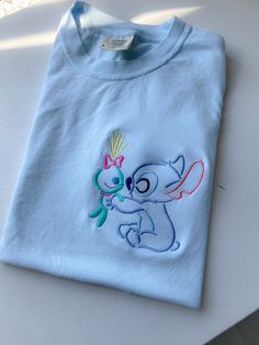 Stitch Shirts, Stitch And Scrump, Stitch Tshirt, Disney Etsy, Disney Inspired Outfits, Embroidered Crewneck, Funny Mom Shirts, Shirt Embroidery, Disney Shirts