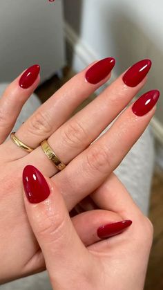 #red #nailsofinstagram #cartier #elegant #clasico #classy #xmas #xmastime #london #amore #outfits Christmas Nails Inspo Red, Elegant Red Nails Classy, December Red Nails, Christmas Red Nail Polish, Oval Red Nails, Solid Red Nails, Xmas Nails Red, Red Nails Almond Shape, Red Nails Chrome